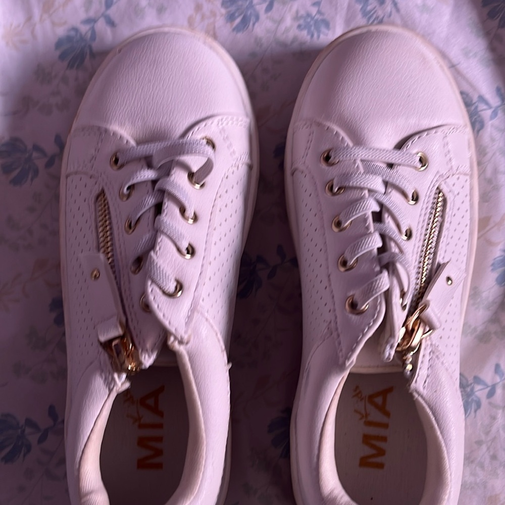 White fairly used Beautiful Mia toddler sneakers size 2